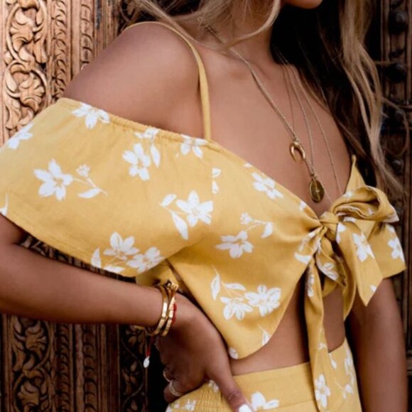 Billabong x Sincerely Jules Tropical Floral Tie Crop Top - Picture 3 of 11